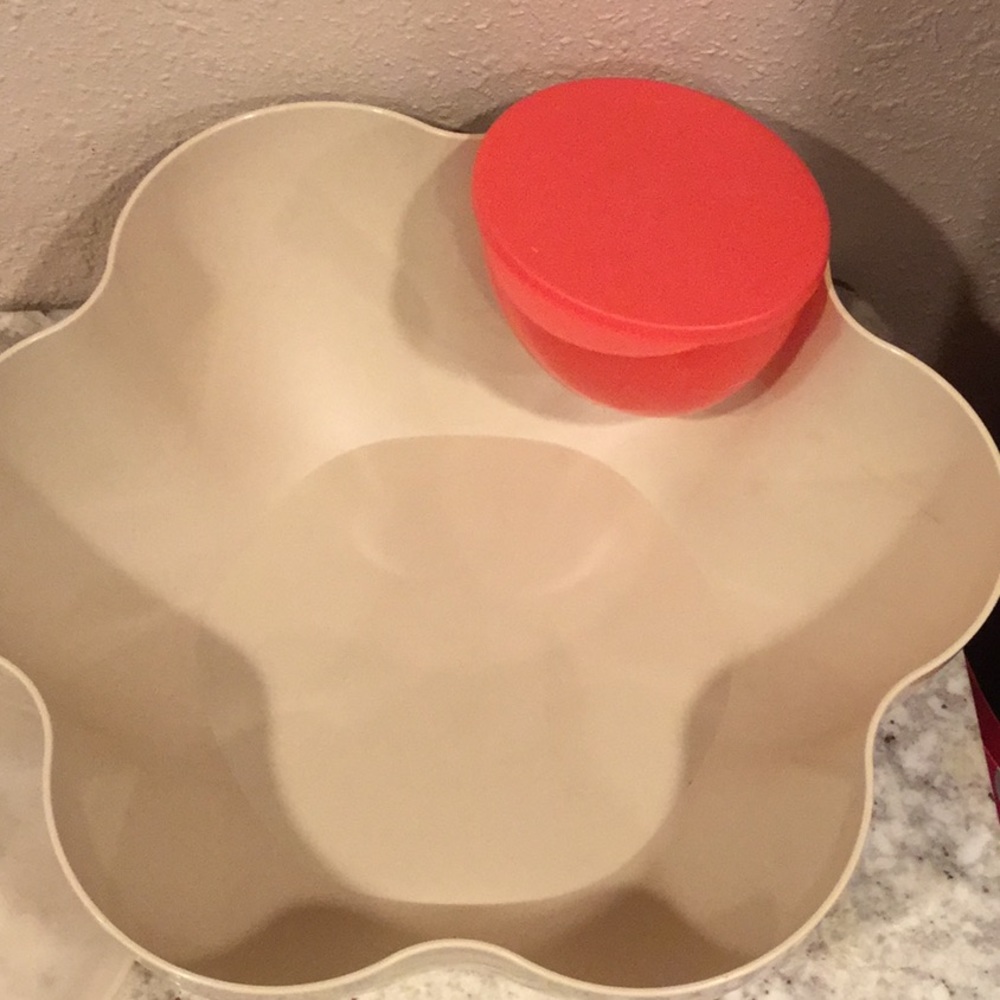 Tupperware Chip & dip & Thatsa Bowl - Picture 4 of 5